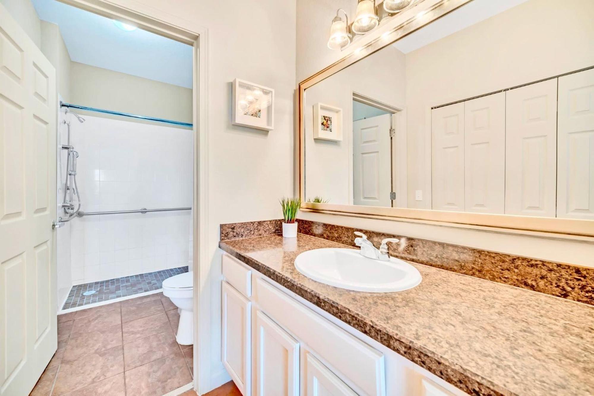 Stunning 2Br Condo With Hot Tub And Pool, Near Disney! Orlando Exterior photo